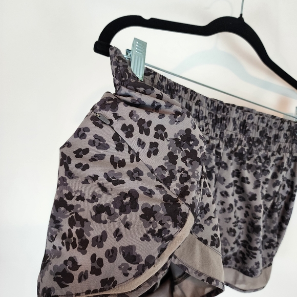 Athleta Mesh Racer Racer Run Shorts 4" Leopard Print Grey Lined Running Shorts M - Picture 4 of 11